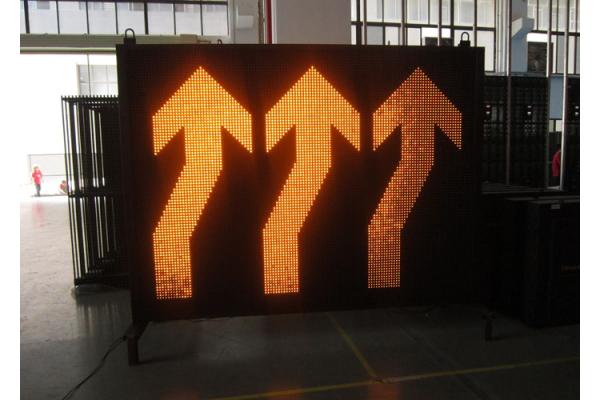 Traditional P25 Digital LED Variable Message Signs With 12400nits Luminance