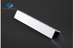 China 6063 Aluminum Angle Profiles 2.5m Length Matt Silver Mill Finish supplier