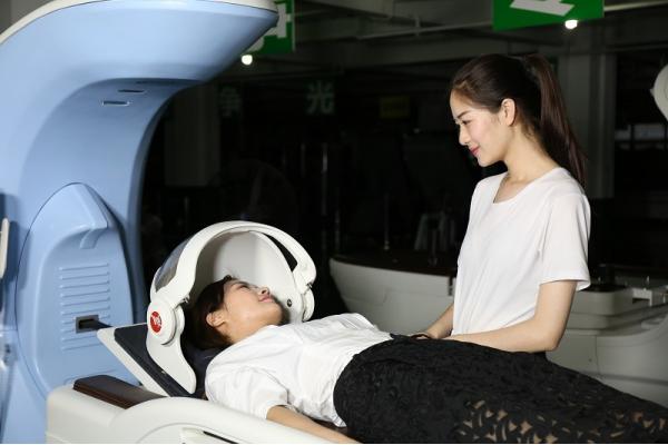 Painless Non Surgical Spinal Decompression System Cervical Decompression Machine