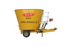 China Dairy Farm 4m Cub Small Vertical TMR Mixer For Sheep supplier