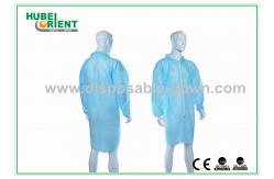 China CE MDR 22 - 55gsm Single Use Lab Coat With Zip Closure supplier