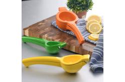 China Manual Lemon Citrus Fruit Squeezer Juicer Lime Press Metal Kitchen Tool supplier