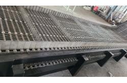 China Powered Gravity Roller Conveyor System Expanable Roller Protective Bars Conveyor supplier