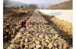 China Latvia Permeable Gabion Wire Baskets For Embankment Aperture 60×80mm supplier