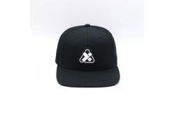 China 100% Cotton Flat Visor Snapback Hats Rubber Patch Black Constructed Cap supplier