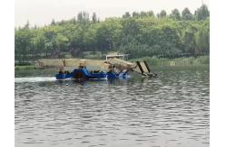 China Paddle Wheel Propulsion 5 Km/h Surface Cleaning Boat For River supplier