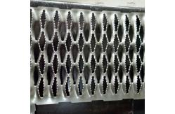 China Heavy Duty 2-4m Grip Strut Safety Grating Diamond Channel Grating  Abrasion Proof supplier