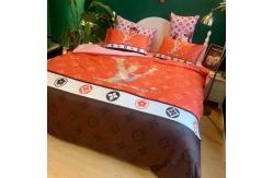 China Diagonal Printing Luxury Violent Bear Bed Sheet Set Customized Designer Bedding Set supplier