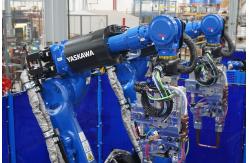 China Yaskawa SP165 Spot Welding Robot Arm With AOTA Welder Payload 165kg Reach 2702mm supplier