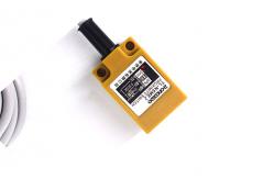 China Square Electronic Proximity Switch Red LED Detect Sensor Working Status supplier