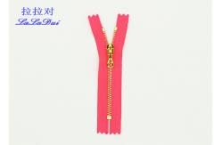 China 3# Good Quality Shiny Gold Closed End Metal Teeth Zipper With Custom Puller supplier