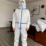 Full Body Disposable Protective Suit Breathable Hooded Conjoined Style for sale