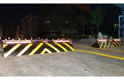 China Electric Hydraulic Rising Road Blocker Anti - Terrorist Shallow Mounted Low Noise supplier