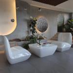 Custom Fiberglass Resin Furniture Table Chair Sets White color for sale