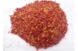China Pulverized Dried Chile Flakes Oiled Sun Dried Steamed Pizza Red Flakes Moisture 8% supplier