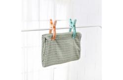 China 4 Pcs 1 Set Spring Peg Beach Towel Quilt Plastic Clothes Hanger Clips supplier