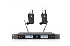 China Wireless Microphone Karaoke System All- Metal Plating Tube With Solid SR-930D supplier