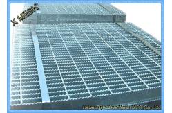 China Heavy - Duty Serrated Welded Steel Bar Grating Step For Walkway Application supplier