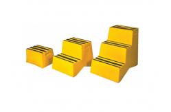 China Durable Polyethylene Stackable Step Stool Net Weight 17.6 Lb Nestable supplier