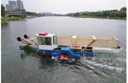 China Multi Function 60kw Aquatic Plant Harvester For River Lake Cleaning supplier