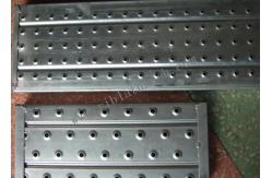 China Skid Resistance Perforated Metal Sheet , Metal Mesh Panels For Walkway supplier