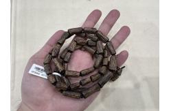 China Carved Agarwood 18K Gold Buddha Necklace Pendant - Elegant Special Day Gift Jewelry supplier