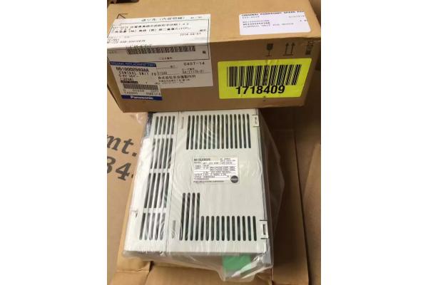 N510002593AA Control Unit MR-J2S-60B-S041U638 CM602 X Axis Driver