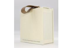 China Pretty White Cardboard Rigid Gift Boxes Jewellery Presentation Box With Handle supplier
