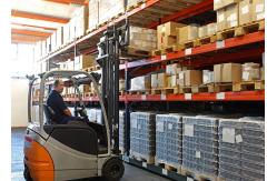 China Customized Selective Warehouse Heavy Duty Rack , Heavy Duty Storage Shelves supplier