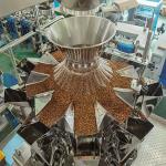 Factory Price Automatic Weighing Nitrogen Quinoa Potato Chips Banana Chips Packing Machine
