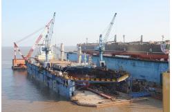 China Professional Floating Dock Crane With Gantry In Shipyard, Supplier In China supplier