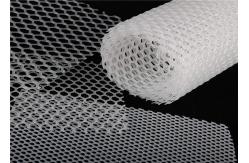 China 100% Hdpe White Plastic Mesh Netting Hexagonal Shape Poultry Chicken Aviary supplier
