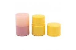 China Unique Style 15ml Screw Rotate Plastic Lip Gloss Bottle Support Customization supplier