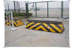 China High tonnage hydraulic control checkpoint road blocker system , LED light warning supplier