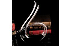 China 1500ml Glass Wine Decanter Aerator Classical Design Brass Instrument Shape supplier