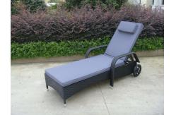 China Comfortable All Weather Mobile Rattan Sun Lounger With Wheel supplier