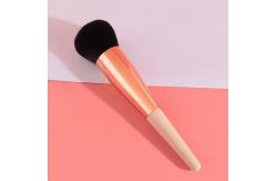 China Premium Synthetic Powder Make Up Brush Soft Bristles Compact Foundation Brush supplier