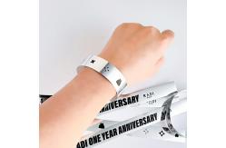 China Plastic Occasion Party Wristbands with Personalized Logo and Glitter Holographic supplier