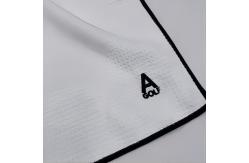 China Comfortable Microfiber Golf Towel And Waffle Towel With Customized Logo supplier