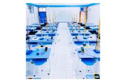 China Metal School Lab Room Table Designed For Teaching And Workbench Function supplier