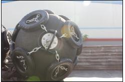 China Less weight Deck Ship Inflatable Pneumatic Rubber Boat Fender supplier
