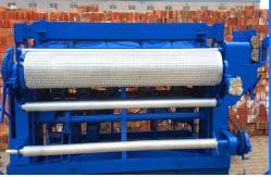 China 1500mm Wire Cage Welding Machine , Chicken Wire Mesh Machine supplier
