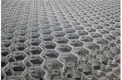 China Wear Resistant Hex Mesh Refractory Hexagonal Cellular Grating supplier