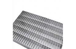 China Plain Surface 100mm Cross Bar Spacing Twist Industrial Steel Grating High Durability supplier
