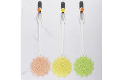 China Thickened Long Handle Plastic Fly Swatter To Hit Flies Mosquitoes supplier
