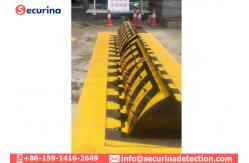 China Traffic Barrier Security Automatic Road Blocker Barricade Machine With Hydraulic Control System supplier