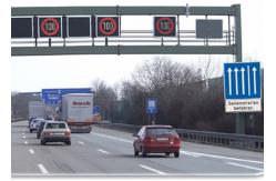 China Traffic Control Variable Speed Signs Free Standing 5000 cd/M2 700mm x 650mm supplier