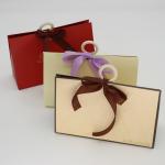 Exquisite Wedding Gift Packaging Ribbon Box Valentine's Day Candy Gift Box With Handle for sale
