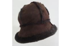 China Unisex Sheepskin Beanie Hat Breathable Waterproof Plush Style Plain Pattern supplier