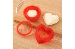 China Kitchen Tools Cake Maker DIY Cookie Lunch Sandwich Cutter And Sealer supplier